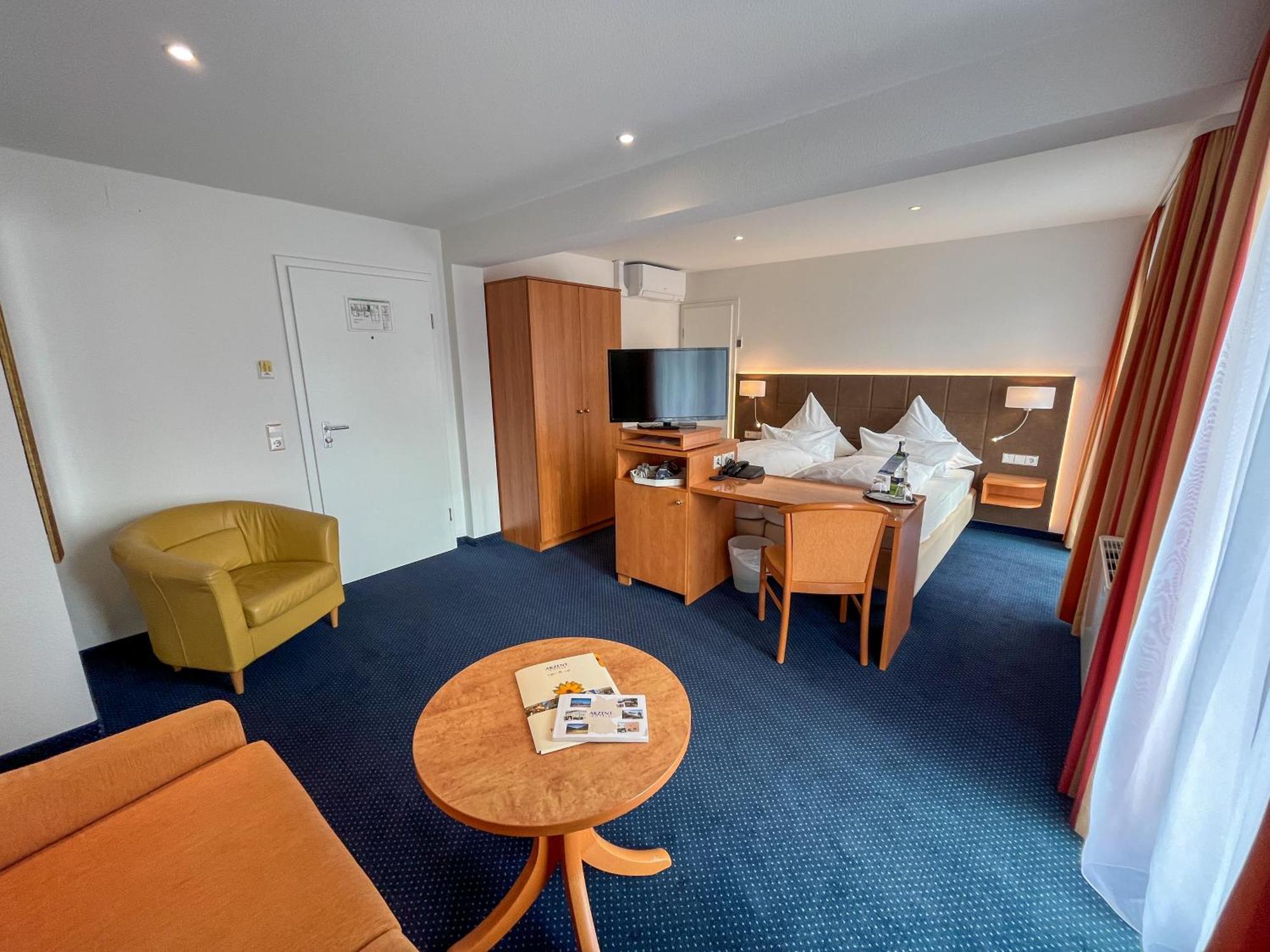 Akzent Hotel Atrium Baden บาดโครซิงเงน ภายนอก รูปภาพ